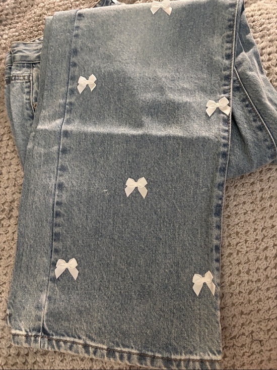 Forever 21 90’s Fit Bow Baggy Jeans - Picture 4 of 8